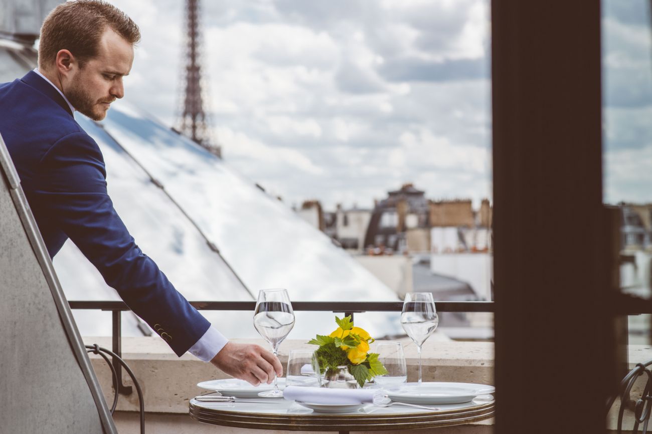 Chef de rang de l'Oiseau Blanc du Peninsula Paris