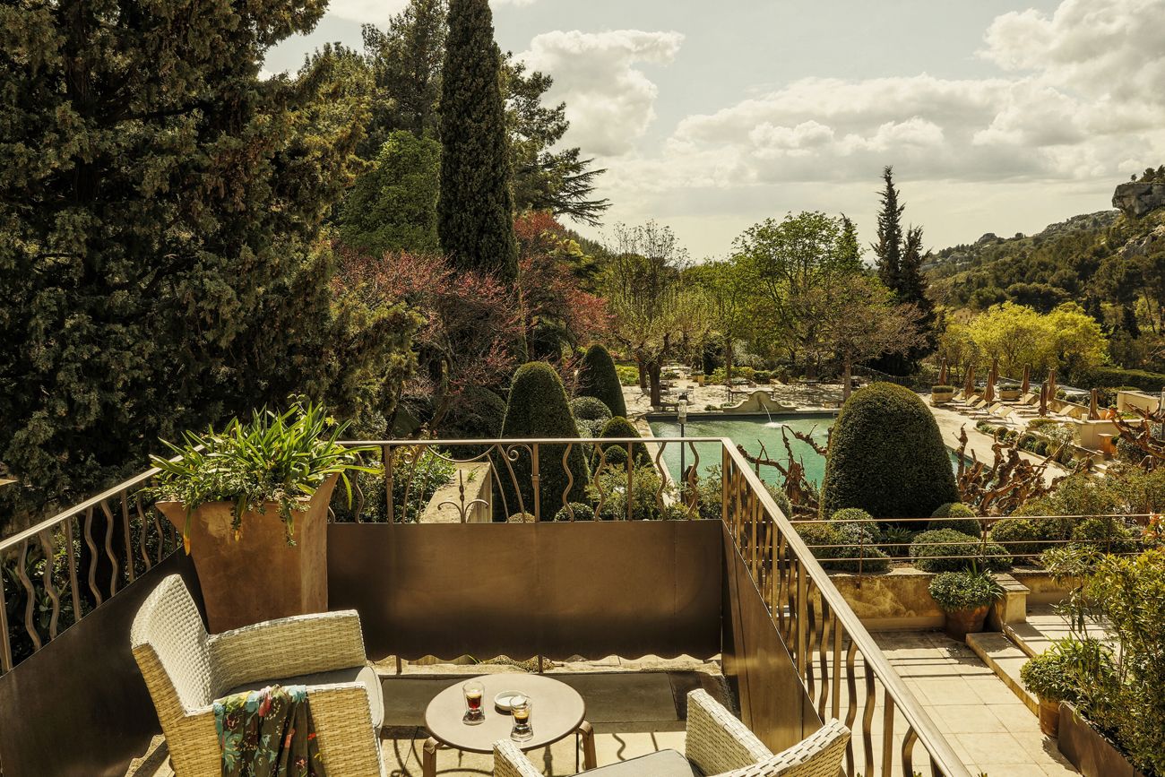 Vue des jardins et d'une des piscines