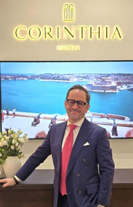 Simon Cason, PDG de Corinthia Hotels, pendant ILTM Cannes 2024 