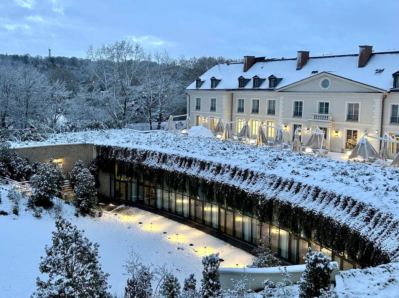 Htel Dolce by Wyndham Versailles_sous la neige