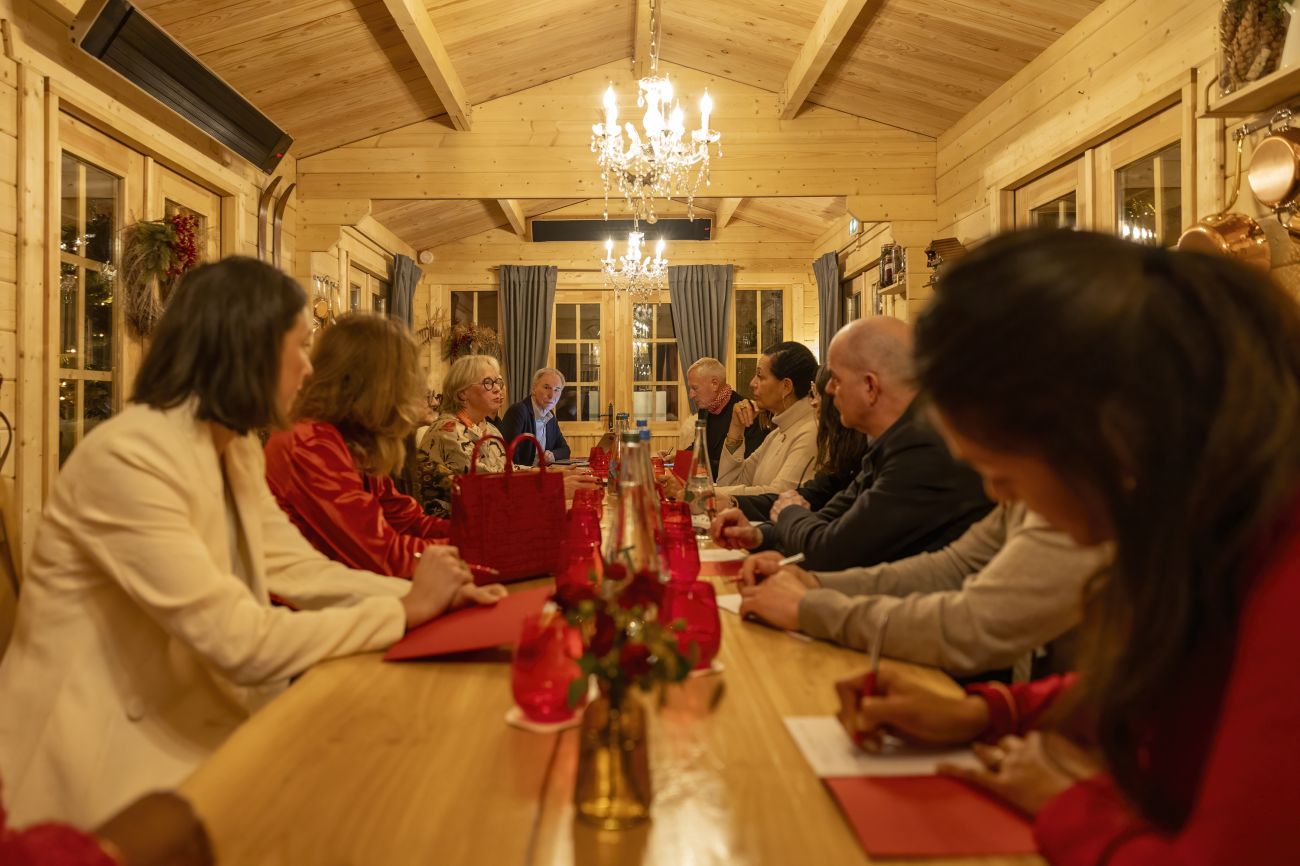 La table ronde, sur le thme de Lexprience client dans le luxe selon les cultures, anime par Emmanuelle Llop et Annette Bottichio, a permis de faire se rencontrer les points de vue sur la personnalisation de loffre htelire 