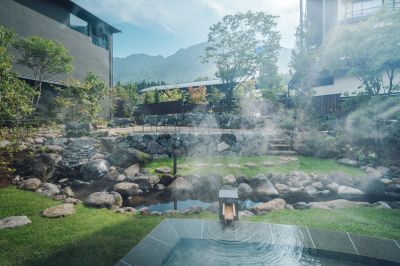 KAI Okuhida's courtyard and hot spring foot bath