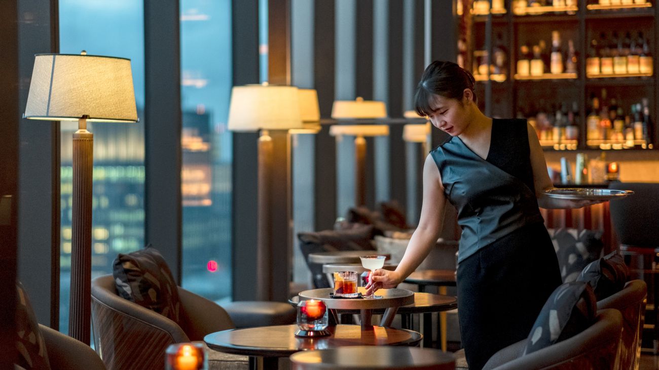 VIRT, the ultra-sleek bar at Four Seasons Hotel Tokyo at Otemachi