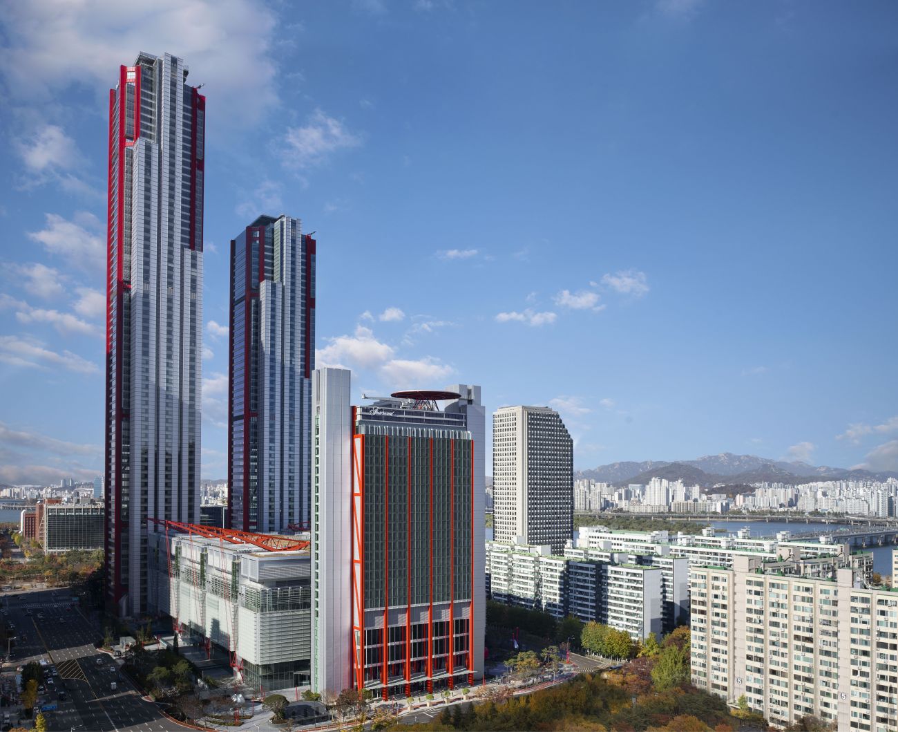 Situated on Yeouido Island, the Fairmont Ambassador Seoul is ideally located, close to cultural and entertainment venues