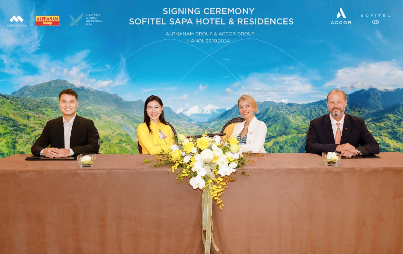 Signature Ceremony on October 23rd in Sofitel Legend Metropole Hanoi, Vietnam - from left to right: Mr. Nguyễn Minh Nhật - Vice chair of the Board Alphanam Group, Ms. Nguyễn Ngọc Mỹ (Sylvia) - Vice chair of the Board Alphanam Group, Ms. Maud Bailly, CEO of Sofitel, Sofitel Legend, MGallery and Emblems, Mr. Tom Meyer, Senior Vice President Operations Sofitel, Sofitel Legend, MGallery and Emblems, South-East Asia, Japan, Korea and The Pacific