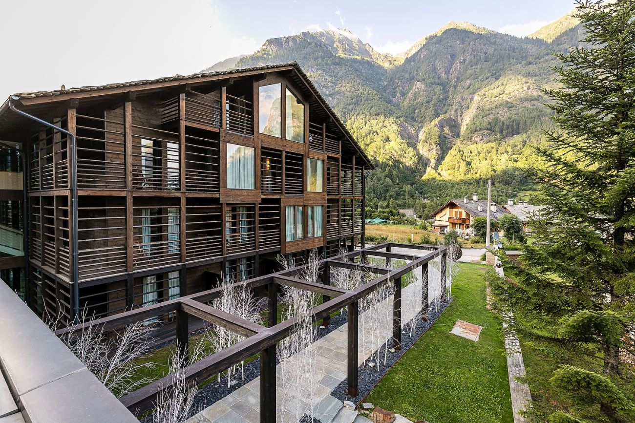 Exterior view of the NH Collection Alagna Mirtillo Rosso