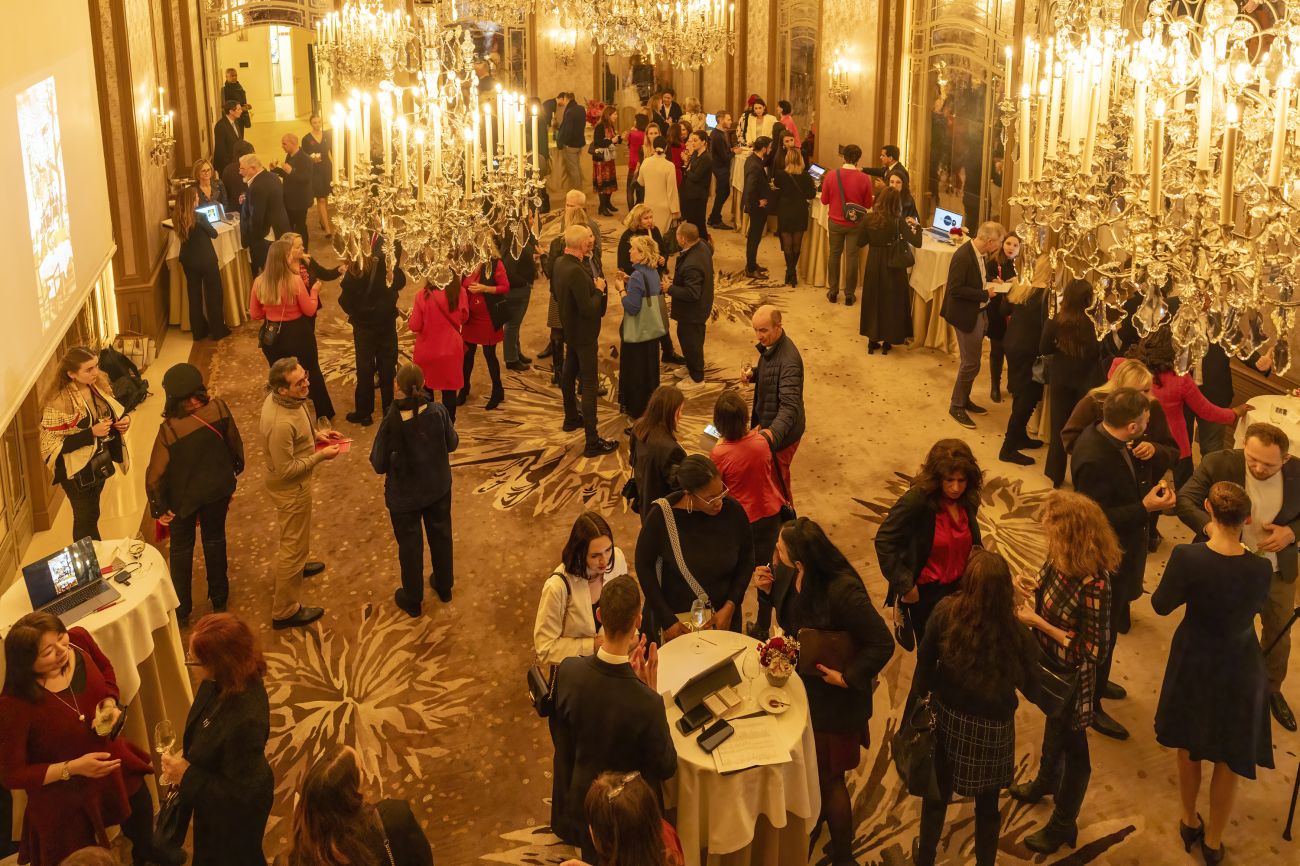 The Salon Haute-Couture at the Plaza Athne was decked out in all its finery for the networking evening, which featured not only opera, but also fashion.