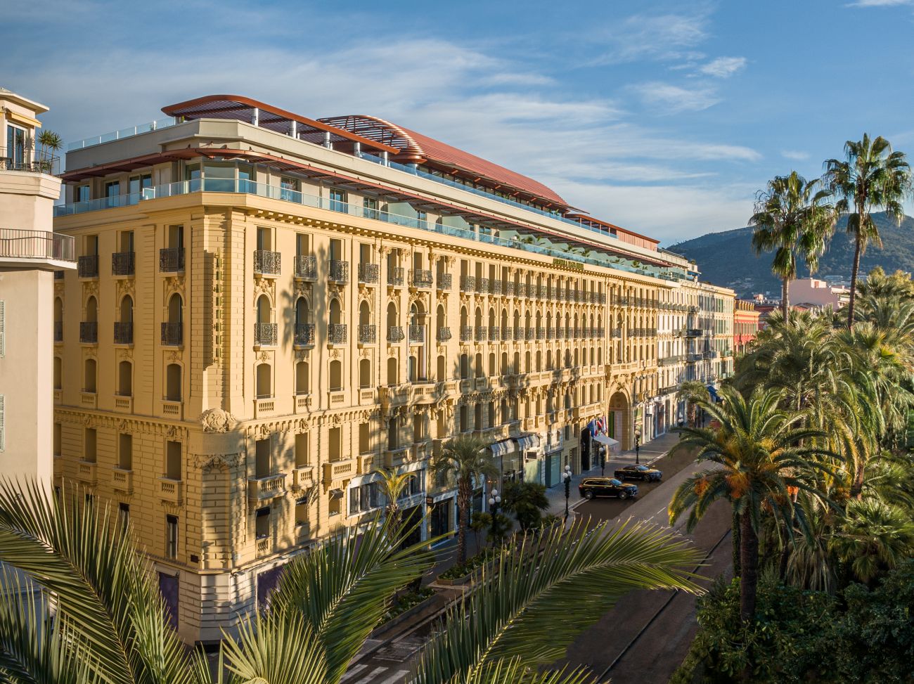 The Anantara Plaza Nice hotel is ideally located opposite the Jardin Albert1er 