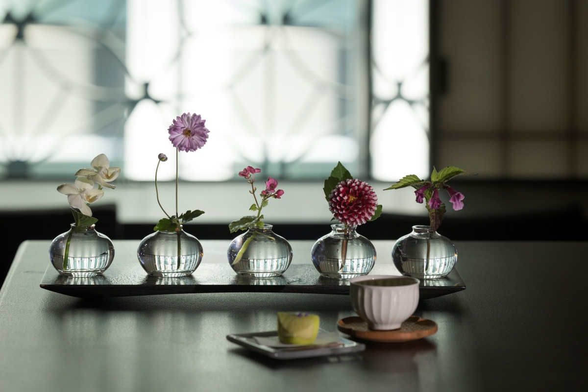 Example setting: OCHANOMA Lounge decorated with flowers