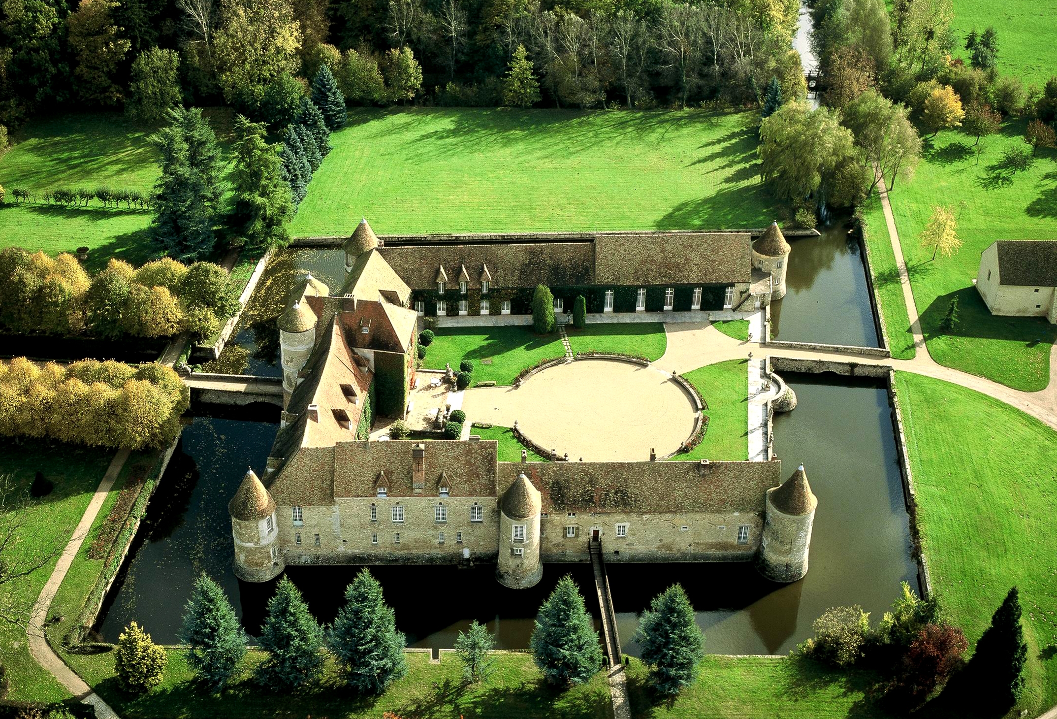 Château De Villiers Le Mahieu Recrute - 