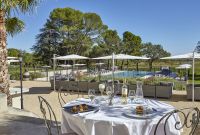 Terrasse du restaurant St Pierre de Serjac