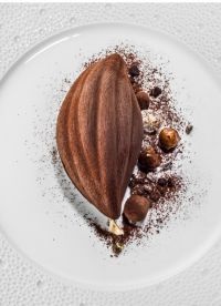 chocolat »nyangbo »fine fève de cacao brossée et son sorbet, émulsion chocolat, noisettes du Piémont caramélisées 